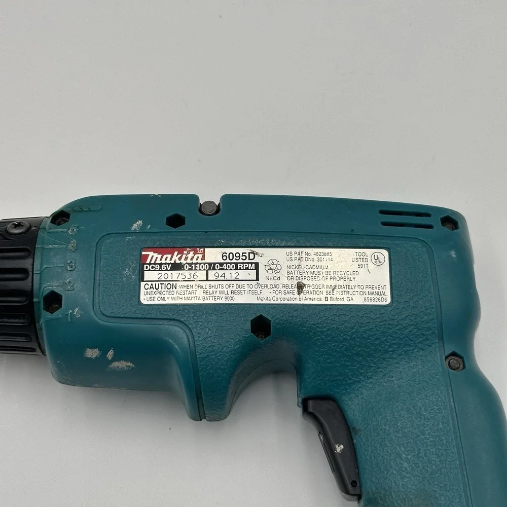 Makita 6095D 9.6V Drill Driver with Batteries and charger